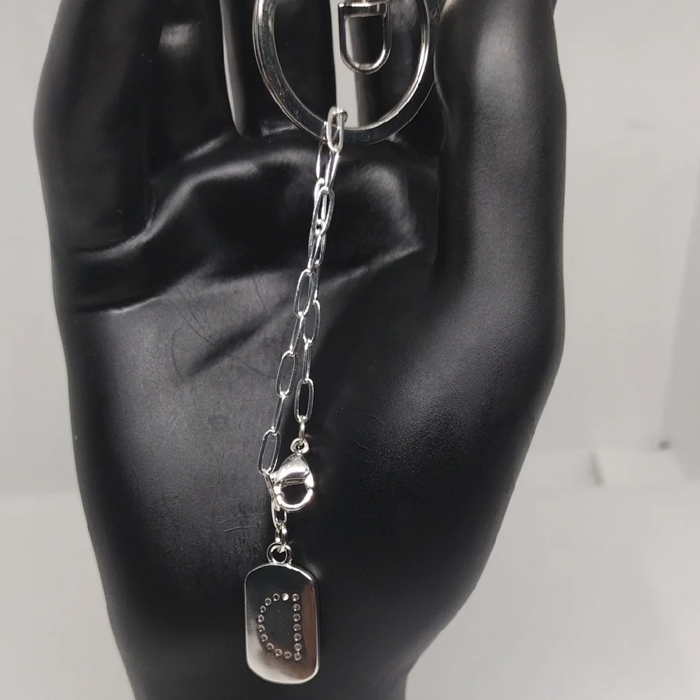 Elegant Silver Keychain with Stylish ‘D’ Pendant – Perfect Gift
